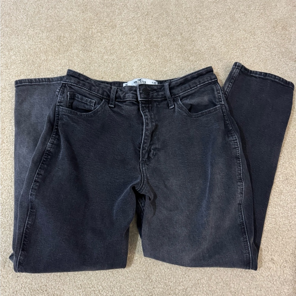 Hollister curvy high rise mom jeans SHORT SIZE 3